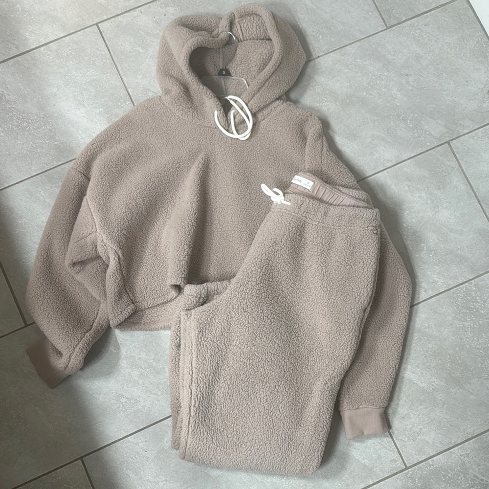 Cozy Tan Fleece Hoodie size large and Joggers size X-Large Set